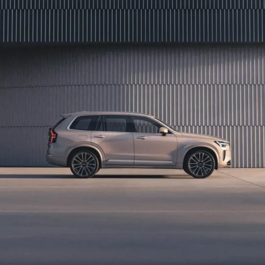 NEW XC90 Mobile 1080x1080-03