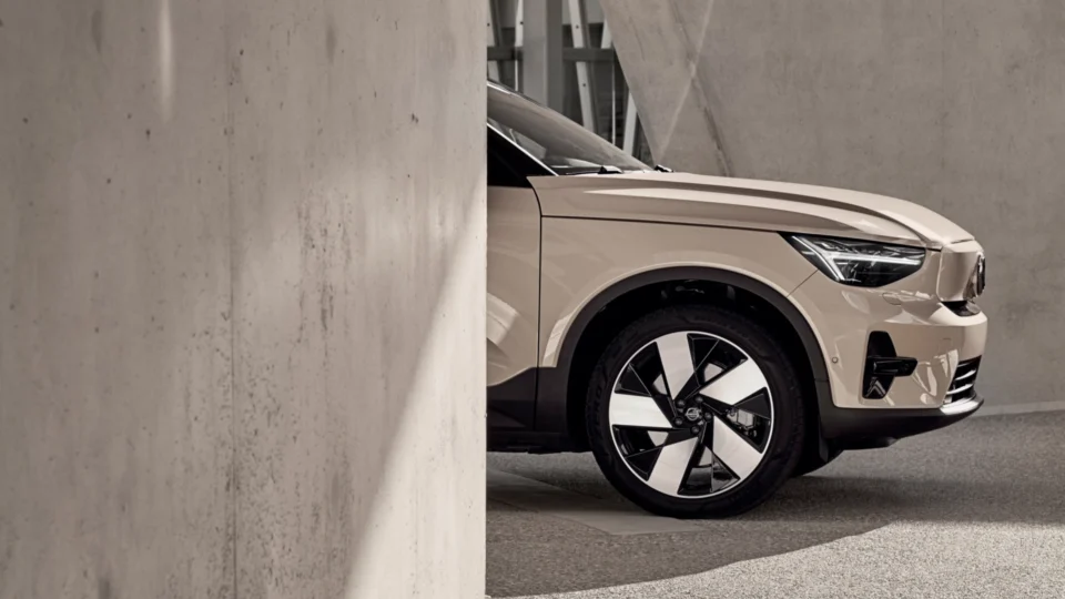 ex40-electric-gallery-2-16x9